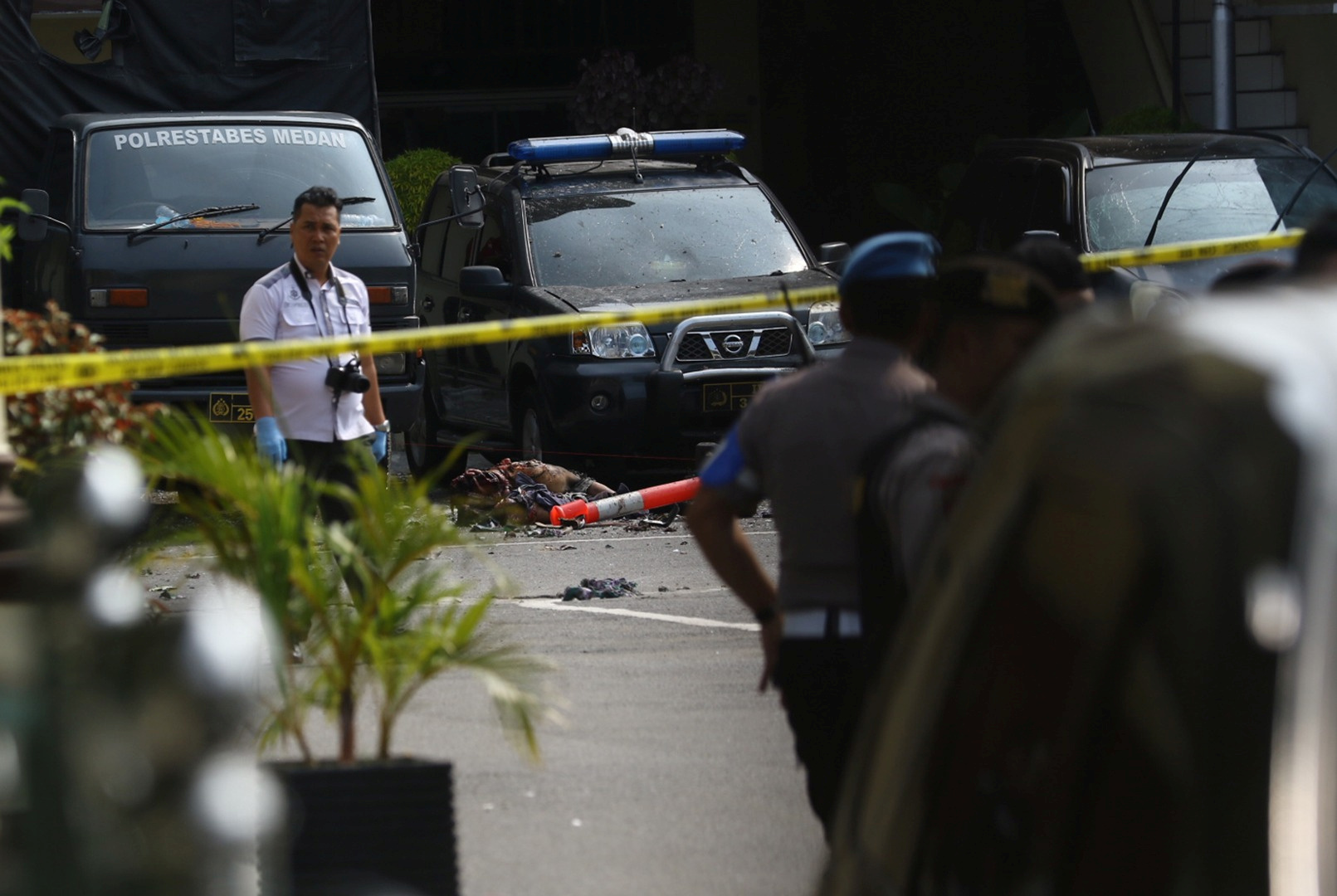  تفجير انتحاري غرب إندونيسيا يسفرعن قتلى وجرحى