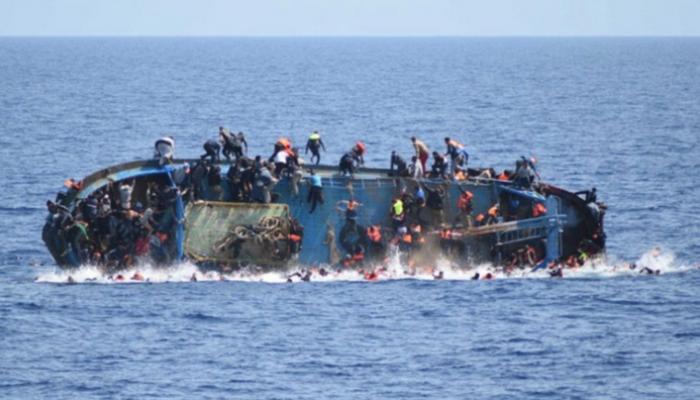 غرق سفية بالقرب من السواحل اليمنية تحمل مهاجرين