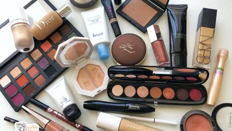 الإفتاء تجيب..هل العمل في مجال مستحضرات التجميل حلال؟