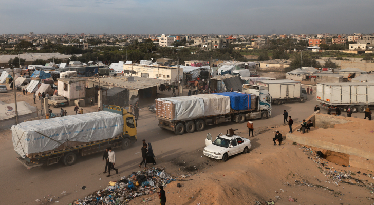 استئناف دخول المساعدات إلى غزة بعد توقف مؤقت