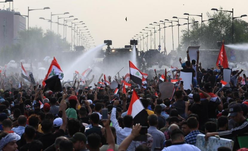 العراق:قتيل و125 مصاب في احتجاجات المنطقة الخضراء
