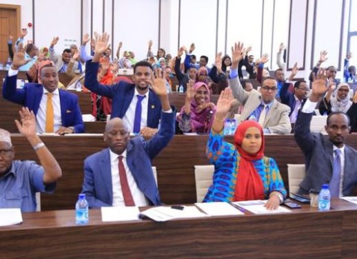 الحكومة الصومالية الجديدة تحصل على ثقة البرلمان