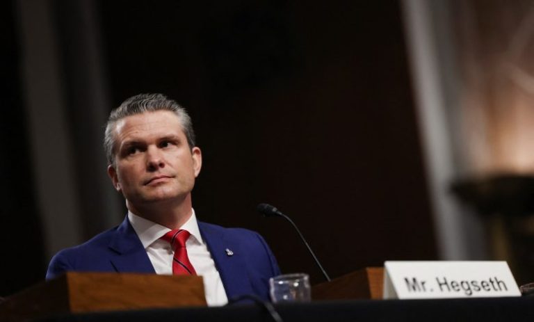 دماء فوق الأمواج.. القوات الأمريكية تضرب بقوة وتقتل 14 مهربًا!