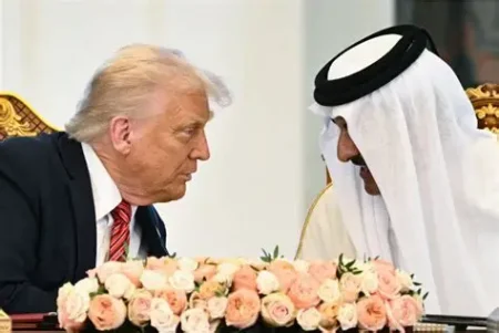 أمير قطر وترامب في لقاء بطائرة خاصة