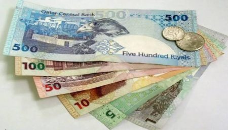 الريال القطري يواصل الثبات رغم تقلبات الأسواق