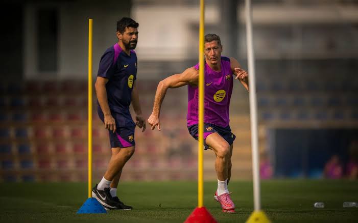 ليفاندوفسكي يعود لتدريبات برشلونة بعد التعافي من الإصابة