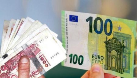 تحديث عاجل.. كم يبلغ سعر 100 يورو بالدينار الجزائري في السوق السوداء اليوم الأحد 23 نوفمبر 2025
