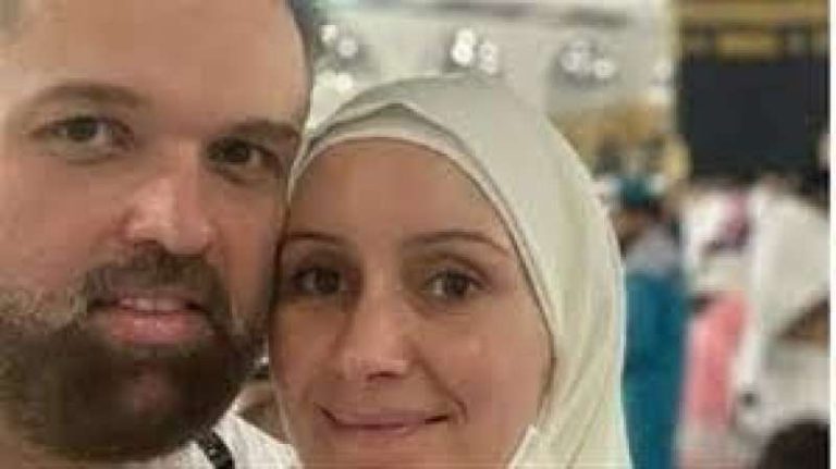 محمد محمود عبد العزيز وزوجته