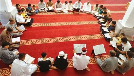 حكم أخذ الأجر على تحفيظ القرآن الكريم في الإسلام