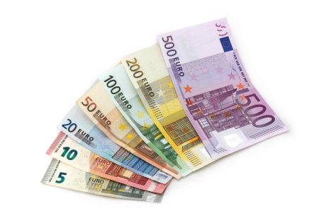 فروق طفيفة بين البنوك.. إليك أحدث أسعار اليورو اليوم