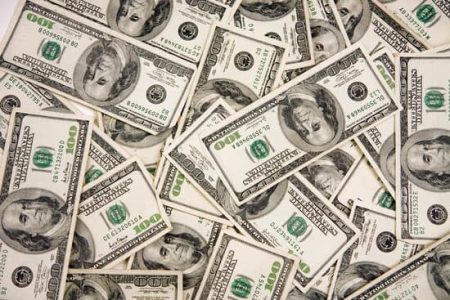 تراجع طفيف في سعر الدولار أمام الجنيه المصري اليوم