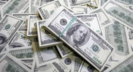 هدوء في سوق الصرف.. الدولار مستقر في مصر