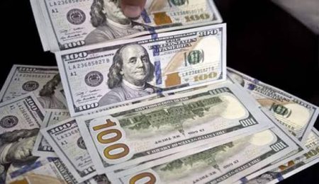سعر الدولار اليوم السبت.. استقرار رغم الترقب العالمي