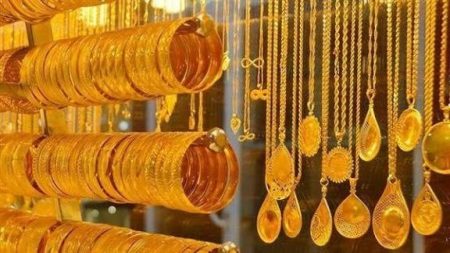 الذهب يتصدر اهتمامات المصريين وسط أخبار اقتصادية متشابكة