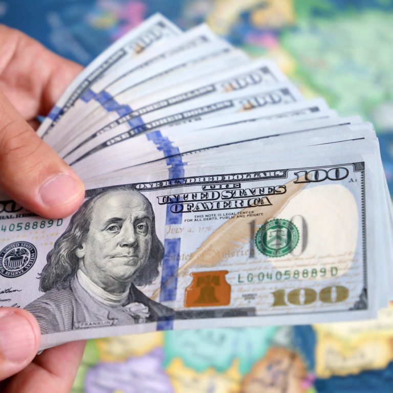 هدوء في أسعار الدولار.. الجنيه يحافظ على توازنه أمام العملة الأمريكية