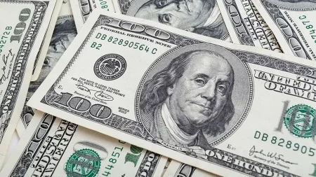 بكام النهارده؟ سعر الدولار مقابل الجنيه المصري اليوم والعملات في البنوك المصرية