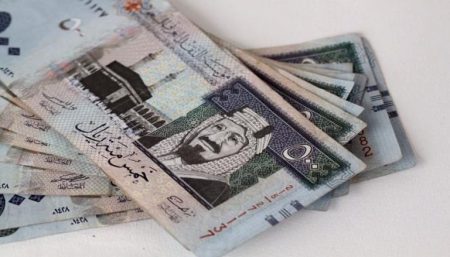 الدولار يلفت الأنظار في سوق الصرف السعودي