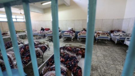 السودان تحت القصف.. طائرات مسيرة تغتال المرضى في (الدلنج) ومنظمة الصحة توثق 65 هجوماً وحشياً ضد الأطباء مشافي السودان في أزمة