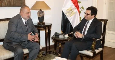 لقاء مثمر بين وزير الثقافة والفنان خالد الصاوي لدعم الحركة المسرحية