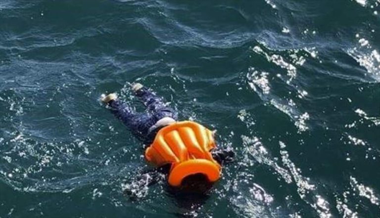 غرق مركب مهاجرين