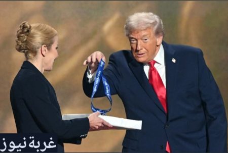 ترامب يتوّج بأول جائزة فيفا للسلام في التاريخ خلال قرعة كأس العالم 2026