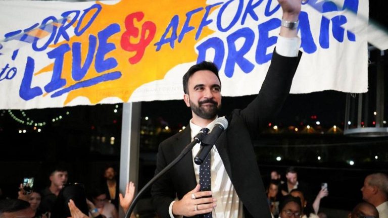 حفل اليمين الدستورية الأكثر إثارة في العالم.. لماذا هبط عمدة نيويورك إلى محطة مهجورة؟ زهران ممداني