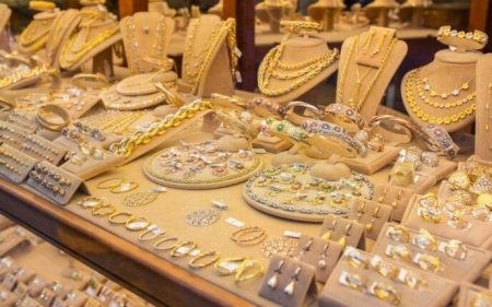 سعر الذهب اليوم في مصر يصدم الجميع.. هل حان وقت الشراء أم البيع؟ أسعار الدهب الآن