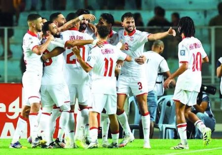 تونس تهزم قطر بثلاثية ساحقة وتودعها من كأس العرب