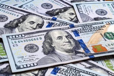 تحديثات سوق الصرف: ارتفاع طفيف في سعر الدولار مقابل الجنيه