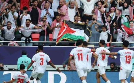 الإمارات تسحق الكويت بثلاثية وتتأهل لربع نهائي كأس العرب