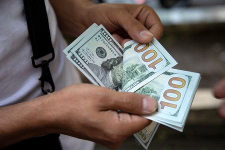 الدولار واقف ليه؟.. أسعار الدولار اليوم في كل البنوك المصرية