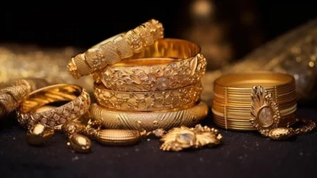 الدهب عاملكو مفاجأة دلوقتي!.. سعر الذهب اليوم في مصر عيار 21 سعر الذهب اليوم