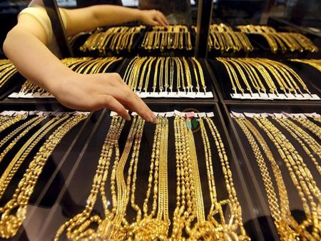 الذهب يشعل الأسواق المصرية اليوم.. أسعار صادمة للجميع