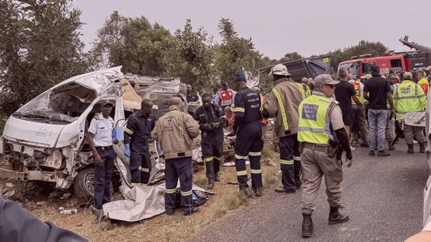 ليلة دموية تهز جنوب أفريقيا.. مصرع 13 طالبا في حادث تصادم مفجع