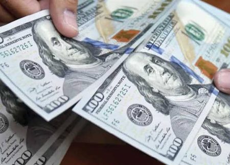 الدولار يواصل الثبات عند مستوياته في البنك المركزي والبنوك الكبرى