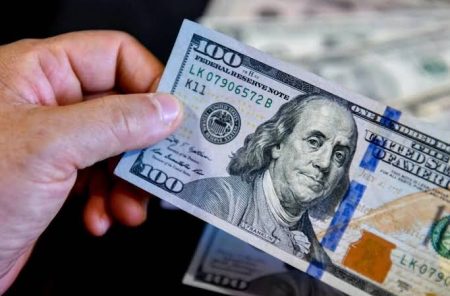 خريطة أسعار الدولار اليوم.. البنك المركزي يقود مسار الاستقرار في الأسواق