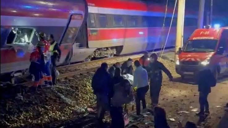 مأساة على القضبان.. إسبانيا تستيقظ على أسوأ حادث قطارات منذ سنوات..إعرف التفاصيل