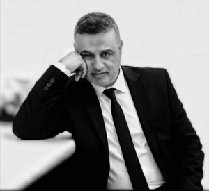 الكاتب اسعد عبدالله