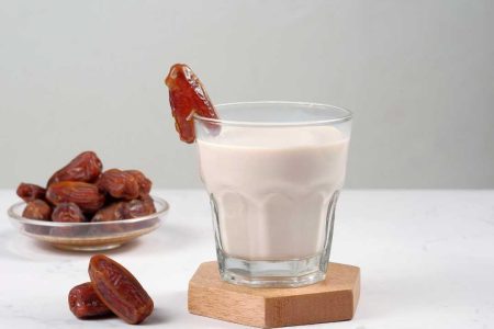 أطعمة رمضانية ذكية.. البلح باللبن خيارك اليومي للصحة والطاقة
