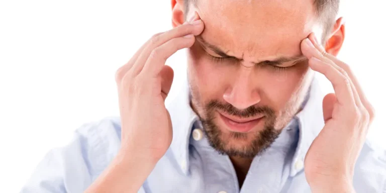 هل تشعر بالدوار والتنميل؟ هذه العلامات لا تتجاهلها أبداً وإليك السبب