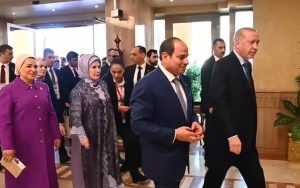 أردوغان في القاهرة 2026: الرئيس عبد الفتاح السيسي وقرينته انتصار السيسي يستقبلان نظيره التركي رجب طيب أردوغان بمراسم رسمية فخمة في قصر الاتحادية بالقاهرة يوم 4 فبراير، في إطار الاجتماع الثاني لمجلس التعاون الاستراتيجي رفيع المستوى