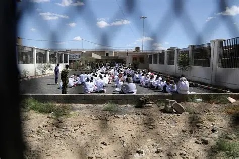 اليمن …سجون عدن وملف المخفيين قسرا.. تقرير حقوقي يكشف كواليس مراكز الاحتجاز السرية سجون اليمن