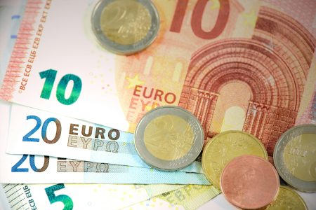 فروق بسيطة بين البنوك في سعر اليورو تعرف على التفاصيل