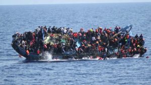 كشف تقرير رسمي عن تدفق قياسي لـ المهاجرون الافارقة الى اليمن منذ مطلع فبراير. تعرف على تفاصيل وصول 1500 مهاجر الى سواحل شبوة والمخاطر.