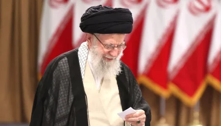انفراد بكواليس مقتل علي خامنئي في ضربة جوية خاطفة. كيف باغتت صواريخ بلو سبارو المرشد الإيراني فوق الأرض ؟ تعرف على تفاصيل الهجوم.