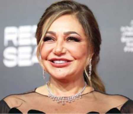 مسيرة ليلى علوي الفنية.. أسرار صادمة عن رحلتها من حلم ميكانيكا السيارات إلى قمة النجومية