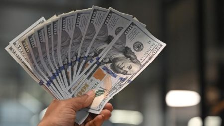 سعر الدولار اليوم