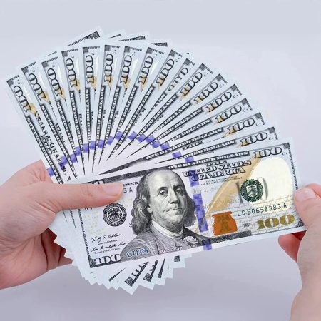 سعر الدولار في البنوك اليوم.. استقرار يسيطر على السوق