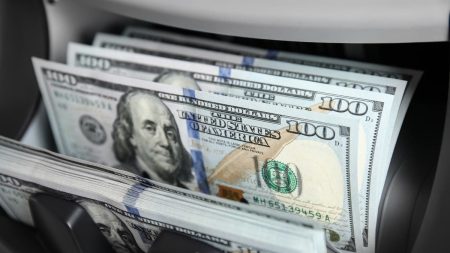 سعر الدولار الاثنين 6 أبريل 2026 … أي بنك يمنحك أفضل سعر اليوم؟
