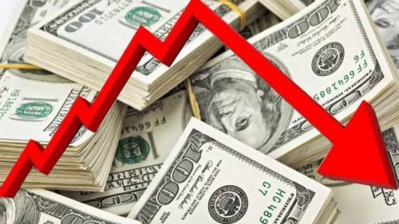 هبوط مفاجئ في البنوك.. سعر الدولار اليوم يربك السوق وتحركات جديدة للجنيه